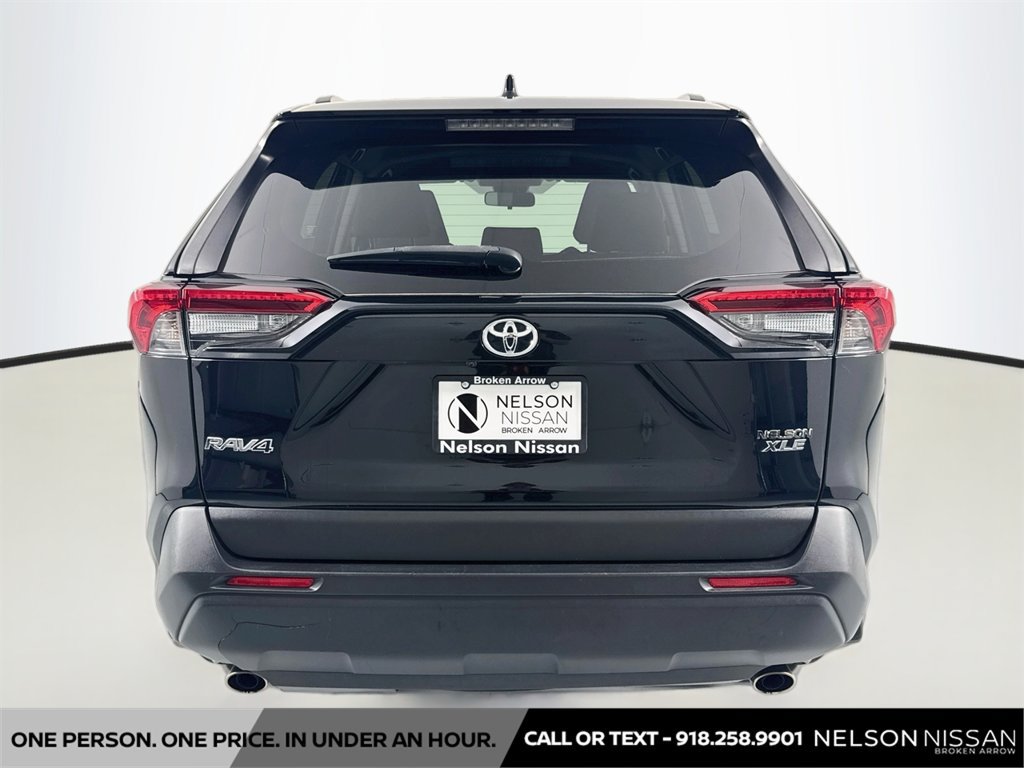 Used 2020 Toyota RAV4 XLE FWD image 6