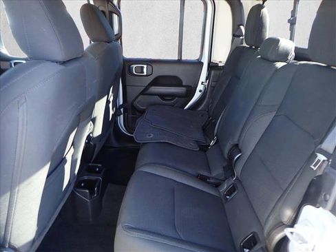 Used 2023 Jeep Gladiator Overland w/ Trailer Tow Package image 8