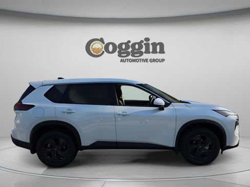 New 2026 Nissan Rogue SV FWD image 6