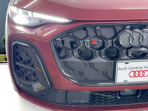 New 2025 Audi SQ5 Prestige image 11