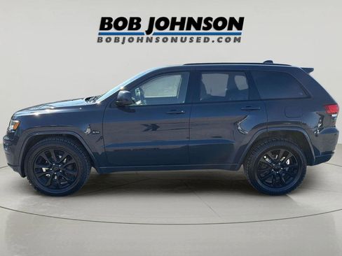Used 2017 Jeep Grand Cherokee Altitude AWD/4WD image 6