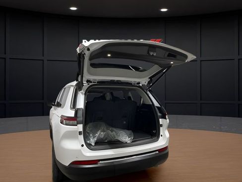 Used 2024 Jeep Grand Cherokee L Laredo w/ Luxury Tech Group I image 7