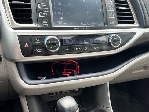 Used 2019 Toyota Highlander Limited Platinum AWD/4WD image 12