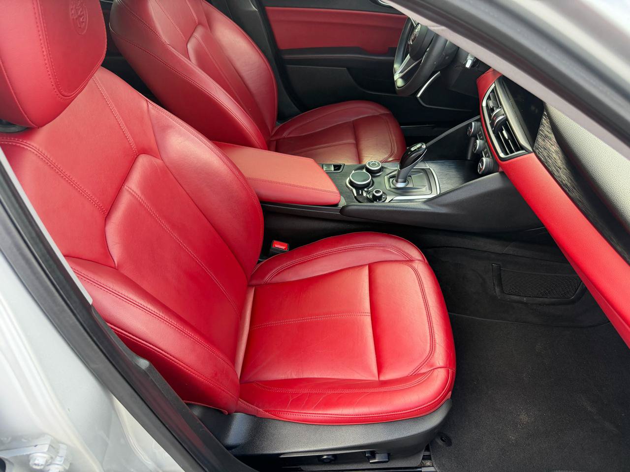 Used 2019 Alfa Romeo Giulia AWD image 14