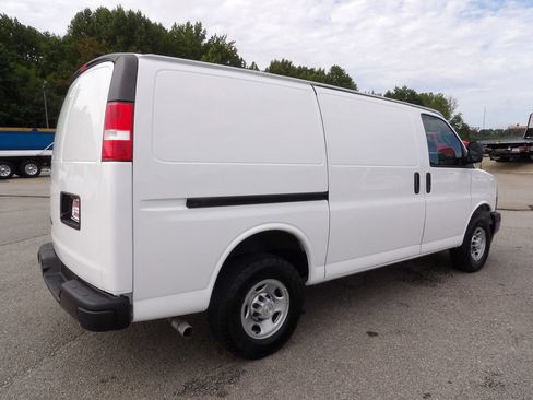 Used 2022 Chevrolet Express 2500 w/ Driver Convenience Package RWD image 8