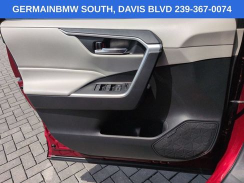 Used 2022 Toyota RAV4 XLE FWD image 27