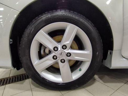 Used 2014 Toyota Camry SE w/ Leather Package image 16