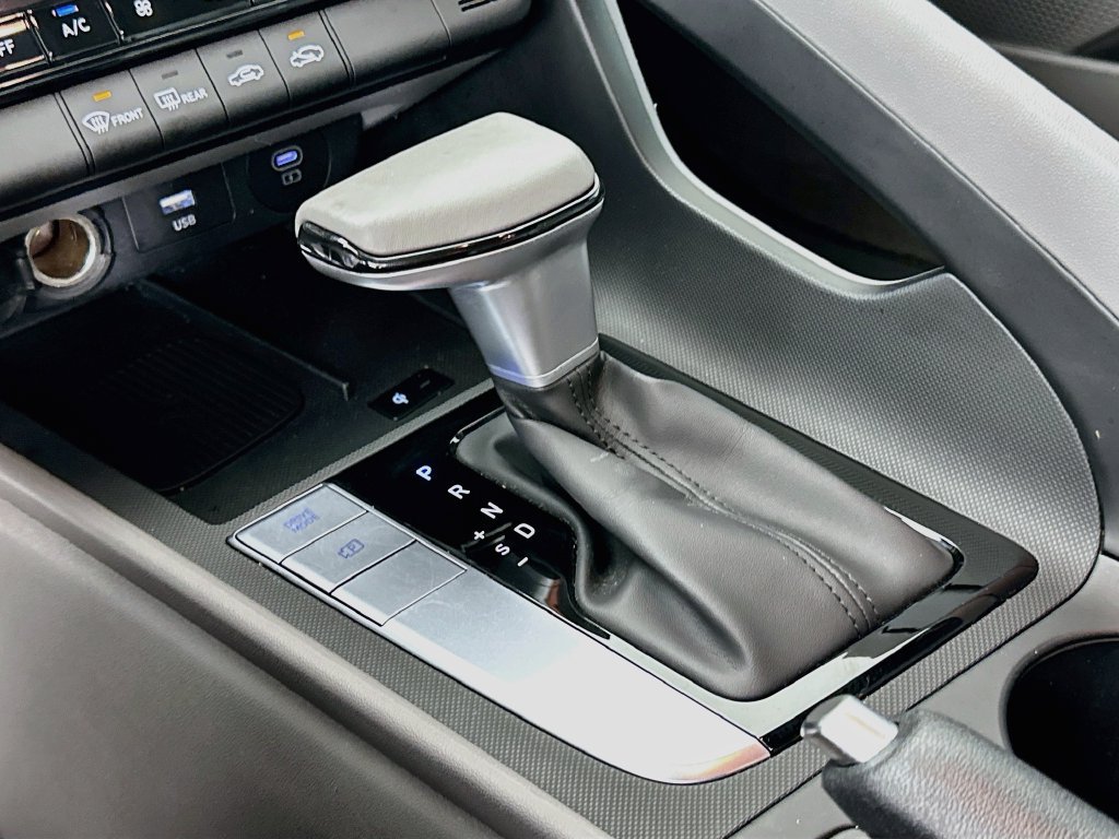 Used 2025 Hyundai Elantra Sport FWD image 16