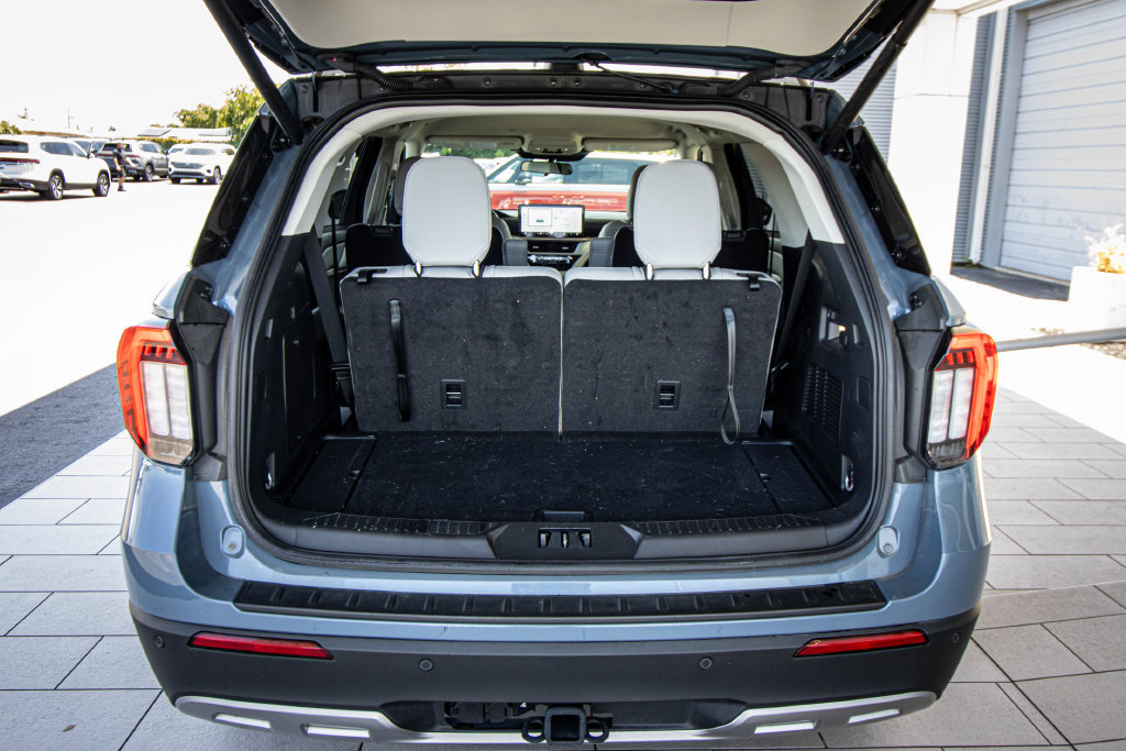 Used 2025 Ford Explorer Active w/ Active Comfort Package RWD image 16