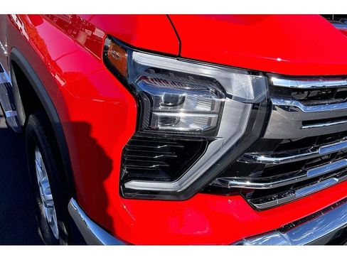 Used 2024 Chevrolet Silverado 2500 LTZ AWD/4WD image 29