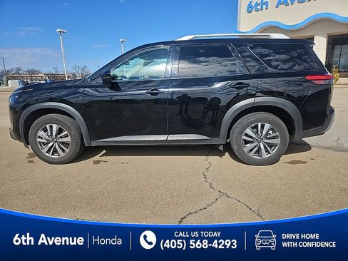 Used 2025 Nissan Pathfinder SL FWD image 7