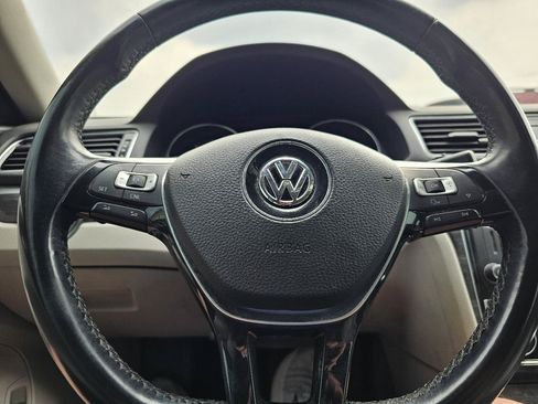 Used 2018 Volkswagen Passat 2.0T SE FWD image 7