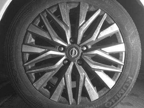 Used 2025 Nissan Altima 2.5 SV FWD image 14
