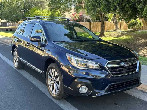 Used 2018 Subaru Outback 3.6R Touring AWD/4WD image 2