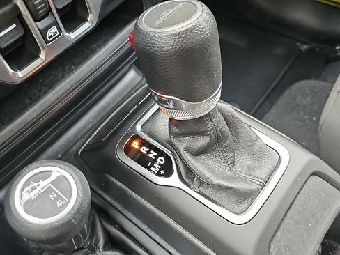Used 2023 Jeep Gladiator Sport AWD/4WD image 21