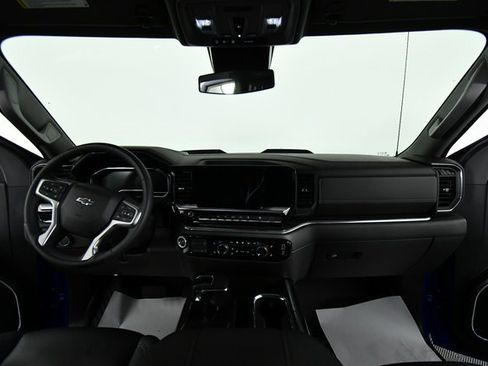 Used 2025 Chevrolet Silverado 1500 LT Trail Boss w/ Convenience Package II image 18