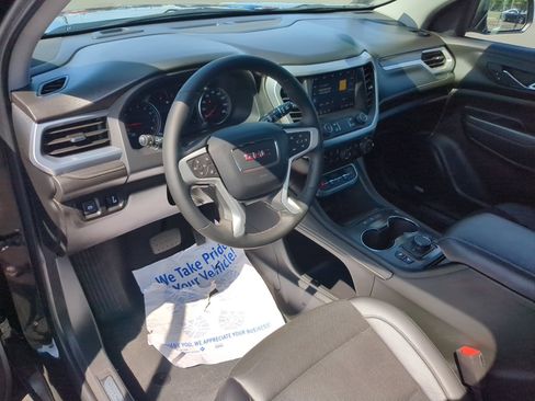 Certified 2023 GMC Acadia SLT w/ Preferred Package FWD image 9