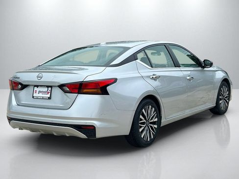 Used 2025 Nissan Altima 2.5 SV FWD image 5