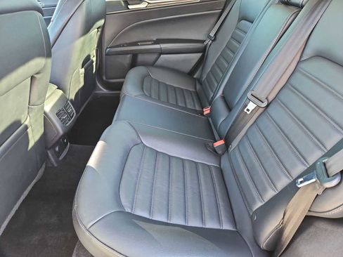 Used 2017 Ford Fusion SE w/ Fusion SE Technology Package image 20