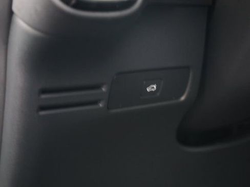 Used 2024 Volvo XC40 B5 Plus w/ Climate Package image 12