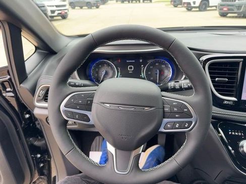 New 2027 Chrysler Pacifica Select FWD image 17