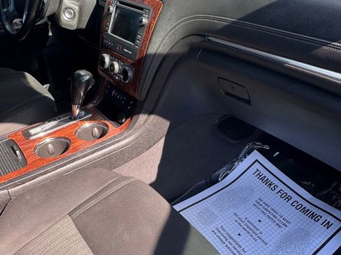 Used 2014 Chevrolet Traverse LT image 11