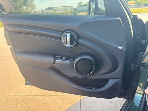Used 2017 MINI Cooper 4-Door Hardtop FWD image 7