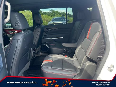 Used 2024 Chevrolet Traverse RS FWD image 13