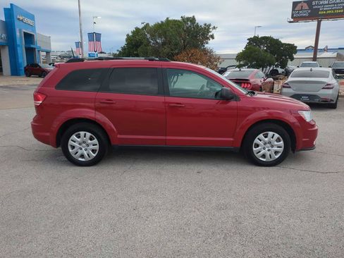 Used 2019 Dodge Journey SE image 9