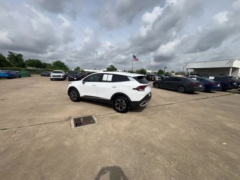 Used 2025 Kia Sportage LX FWD image 15
