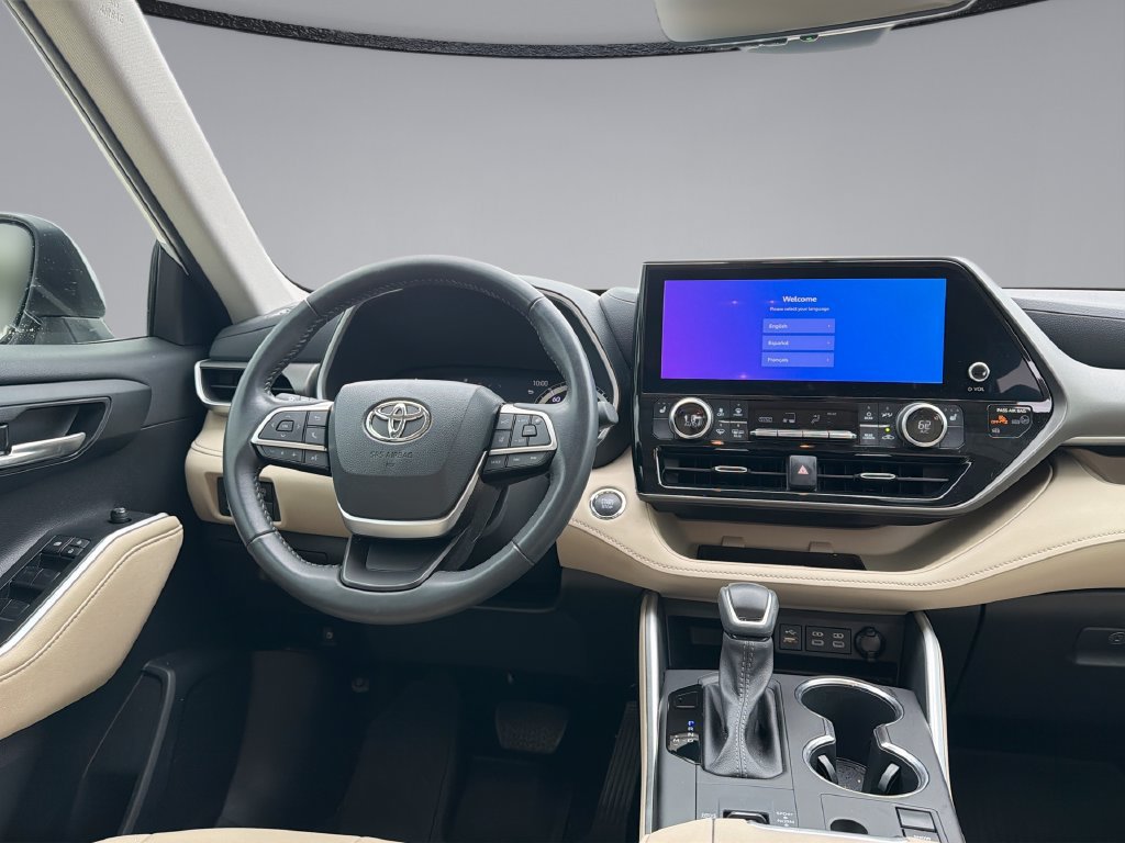 Used 2023 Toyota Highlander XLE FWD image 19