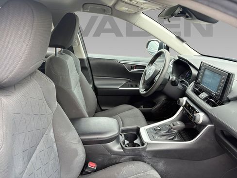 Used 2020 Toyota RAV4 XLE AWD/4WD image 7