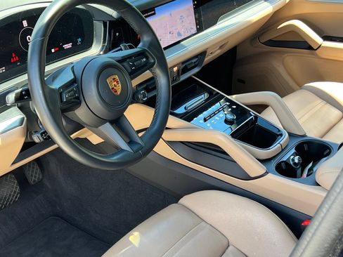 Certified 2024 Porsche Cayenne Coupe AWD/4WD image 4