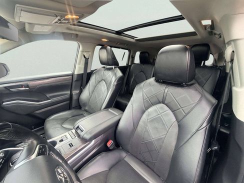 Used 2021 Toyota Highlander Platinum AWD/4WD image 21