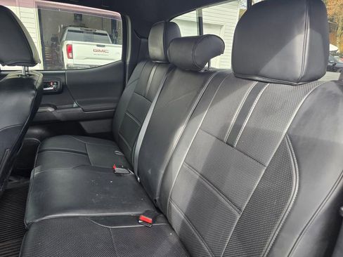 Used 2017 Toyota Tacoma TRD Off-Road w/ Tow Package image 17