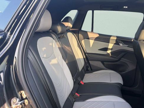 Used 2025 Volkswagen Tiguan SE R-Line image 26