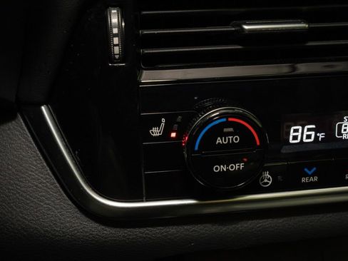 Used 2021 Nissan Rogue SL w/ Premium Package image 16