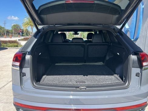 Used 2024 Volkswagen Atlas Cross Sport SE image 8