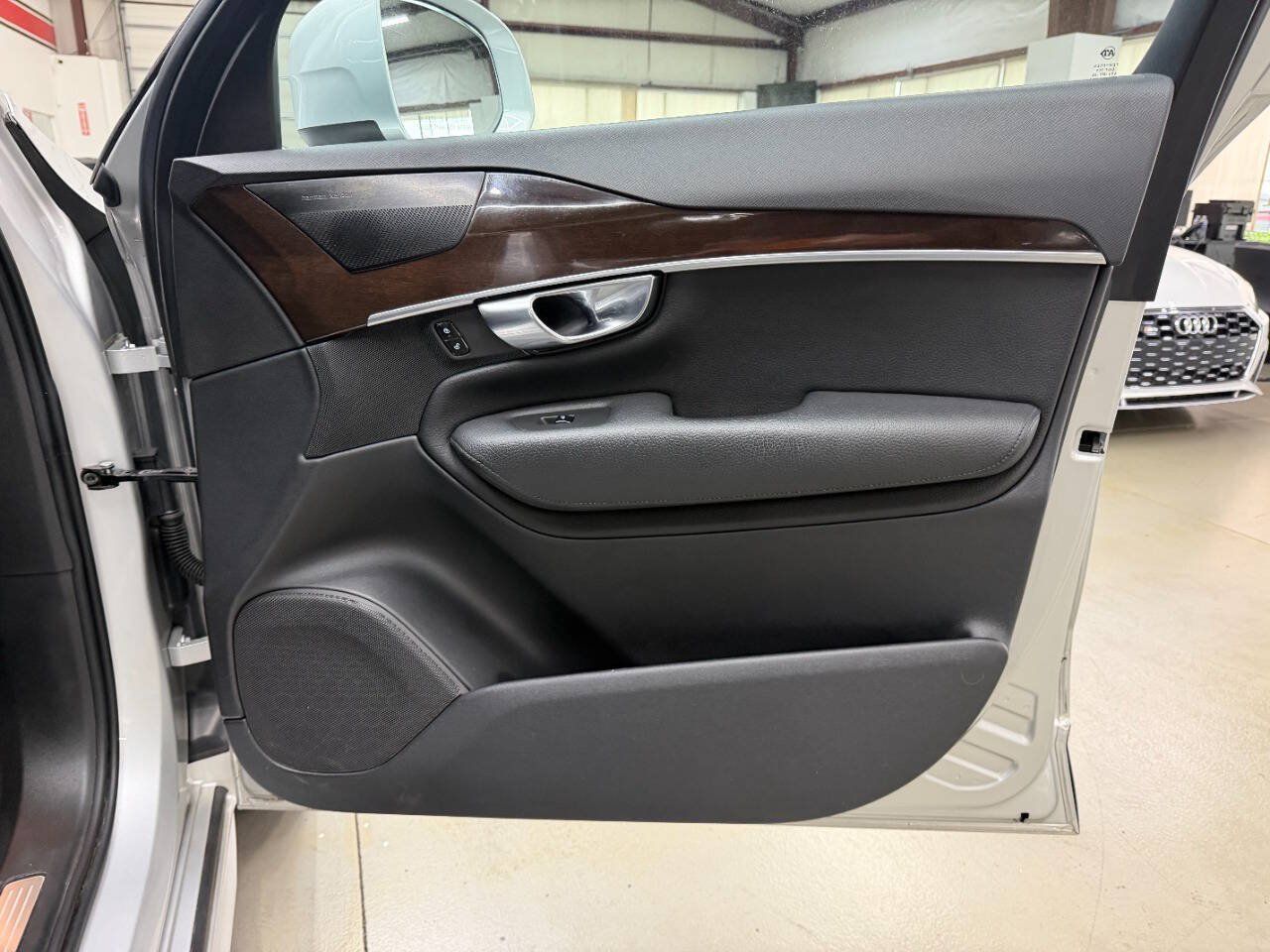 Used 2019 Volvo XC90 T6 Momentum AWD/4WD image 18
