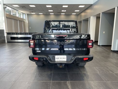 Used 2023 Jeep Gladiator Overland AWD/4WD image 9