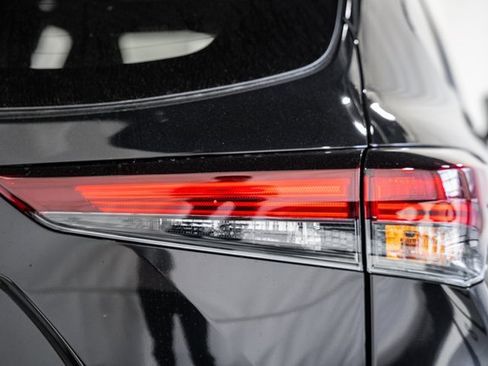 New 2026 Toyota Highlander Platinum image 6