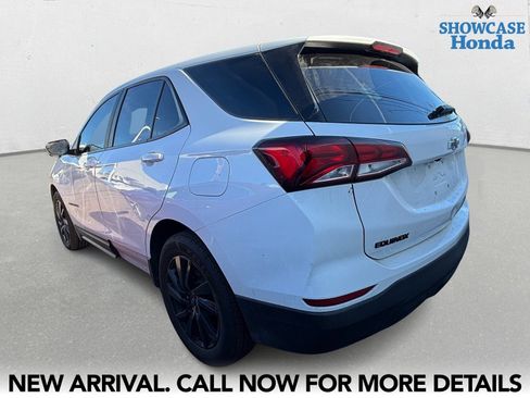 Used 2024 Chevrolet Equinox LS w/ LS Convenience Package image 4