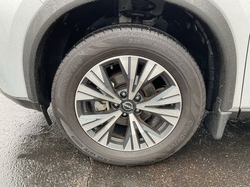 Used 2022 Nissan Rogue SV image 9