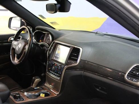Used 2017 Jeep Grand Cherokee Overland AWD/4WD image 12