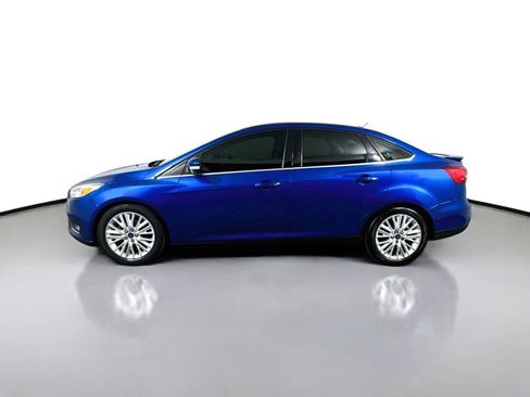 Used 2018 Ford Focus Titanium w/ Titanium Technology Package FWD image 2