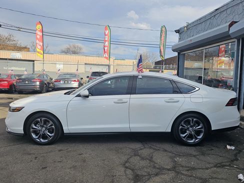 Used 2023 Honda Accord EX image 4