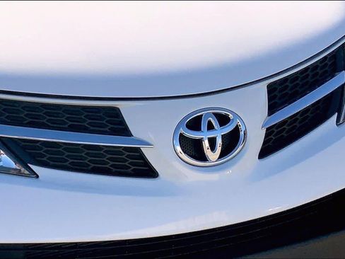 Used 2015 Toyota RAV4 XLE image 29