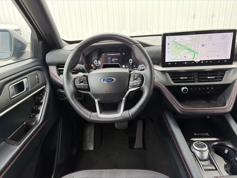 Used 2025 Ford Explorer ST-Line w/ ST-Line Street Pack AWD/4WD image 13