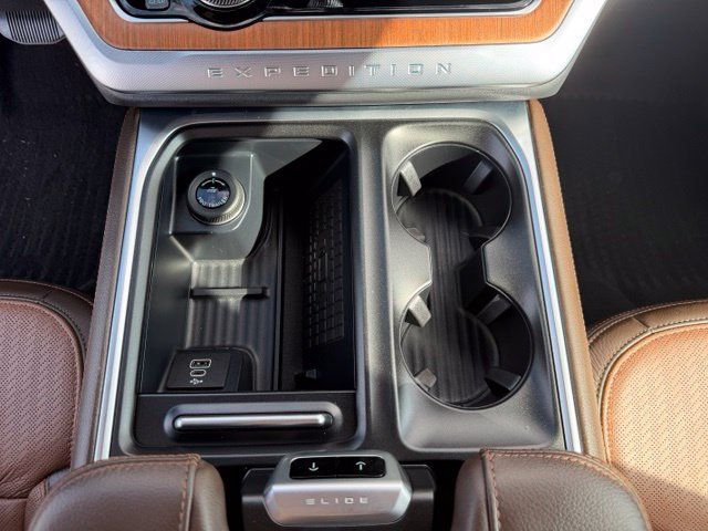 Used 2025 Ford Expedition King Ranch AWD/4WD image 25