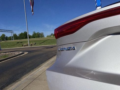 Used 2021 Toyota Venza LE image 54